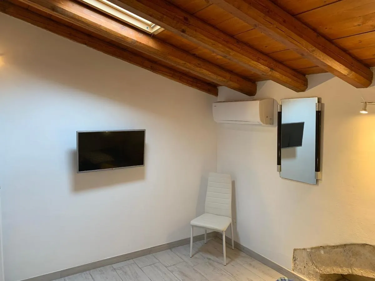 Deni'S Apartments Syracuse 0*,  Italia